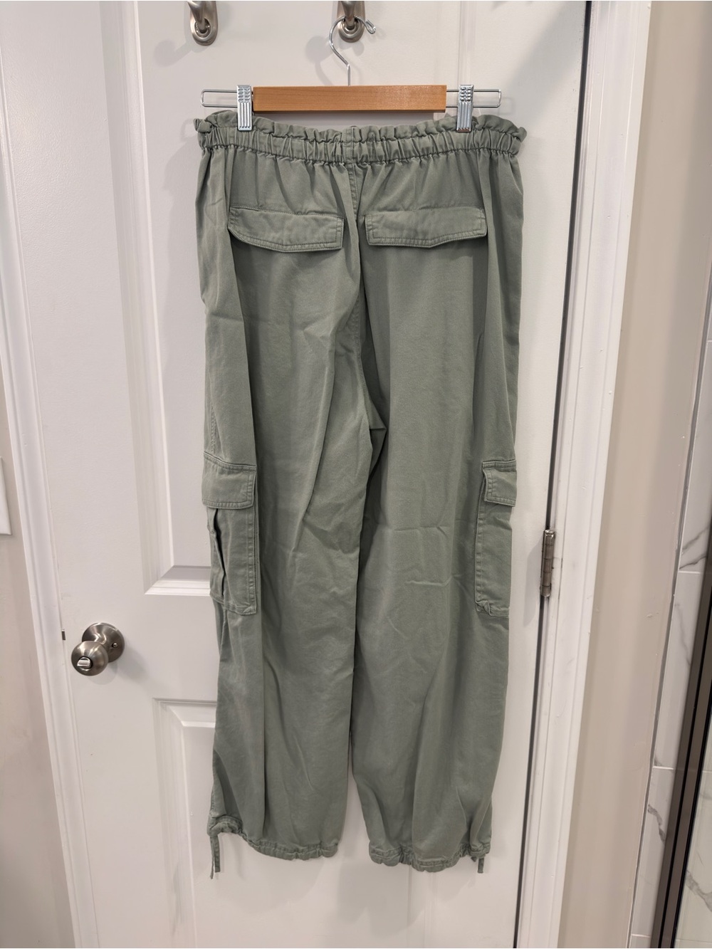 Abercrombie & Fitch Olive Green Cargo Pants with Drawstring Waist - Picture 3 of 3